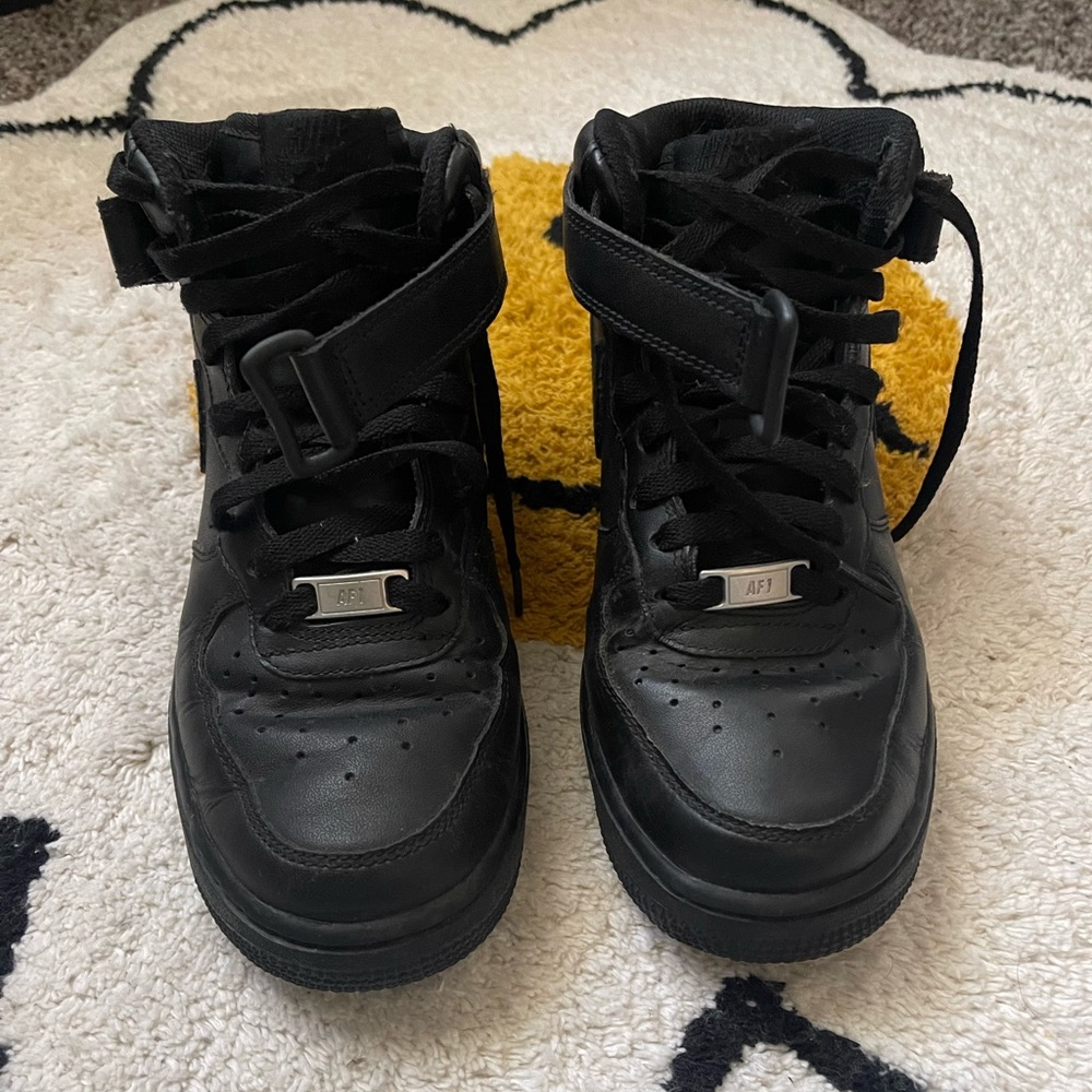Womens Nike Air Force 1s Mid Length
